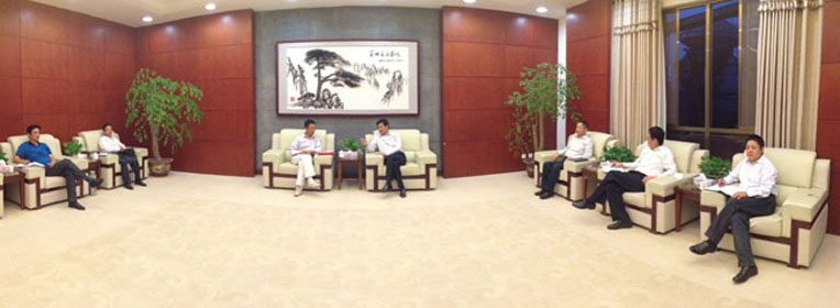 華億集團(tuán)領(lǐng)導(dǎo)與農(nóng)業(yè)專家劉運廣會談