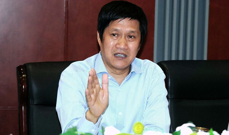 安徽華億集團(tuán)董事長項(xiàng)義水向淮北市領(lǐng)導(dǎo)介紹華億_副本