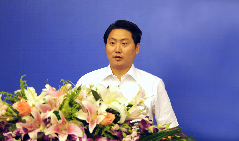 華億置業公司鄒瓊宇匯報上半年運營情況