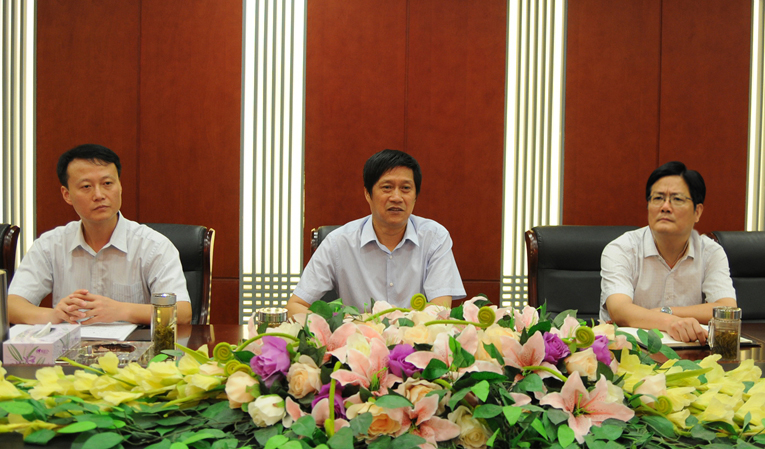 項義水董事長向胡錫萍副市長匯報華億發展戰略