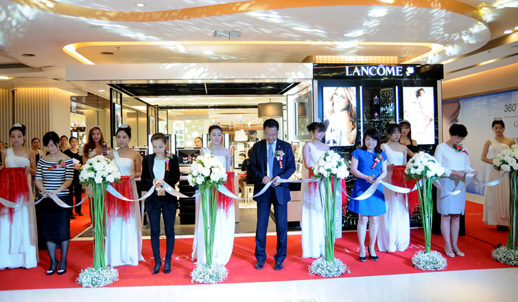 領導共同為華億蘭蔻專柜開柜儀式剪彩