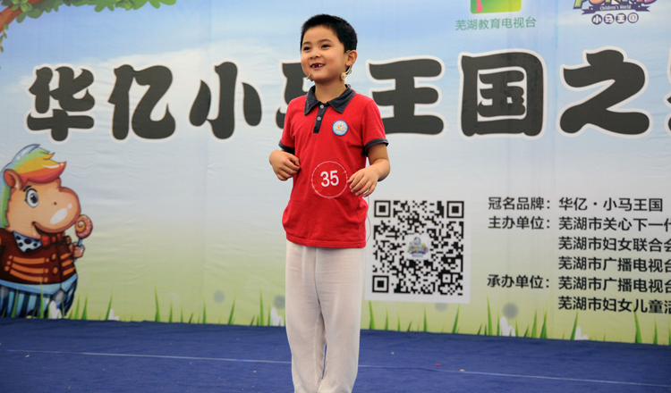 小朋友可愛表情萌翻全場