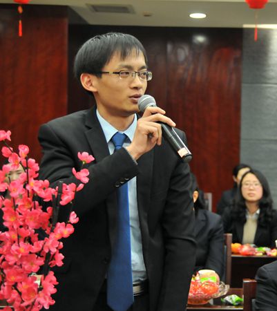 華億兒童事業部謝飛向大家拜年