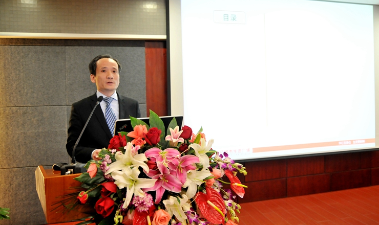 華億城市生活廣場公司總經理陳朝暉作匯報