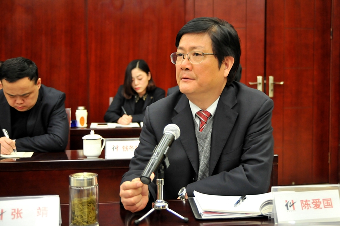 集團黨委書記、副總裁陳愛國討論發言