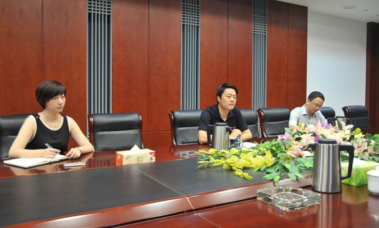 項領總裁聆聽徐小康副部長關于新社會階層的介紹