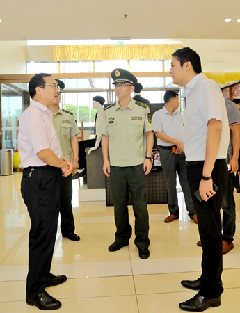 項領總裁匯報華億集團文明創建工作