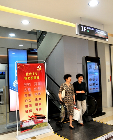 商場通道、收銀臺位宣傳展示